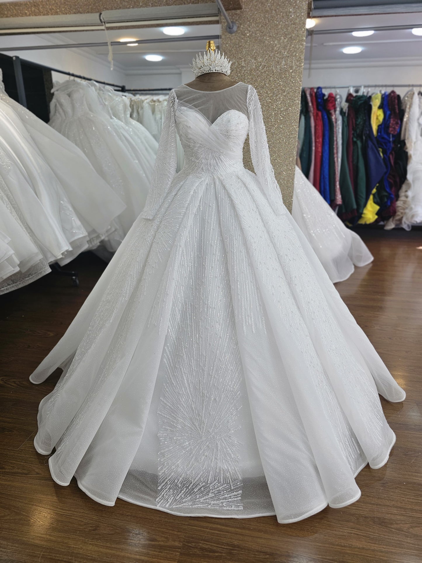 Ball gown wedding dress