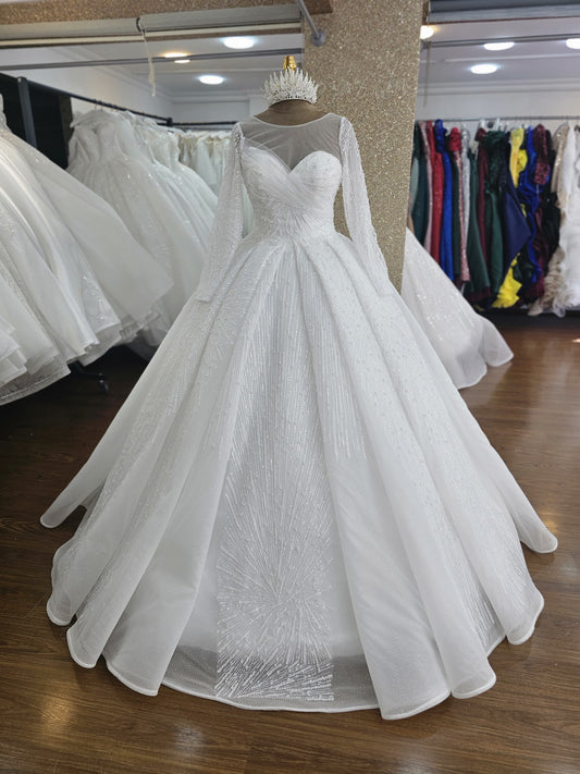 Ball gown wedding dress