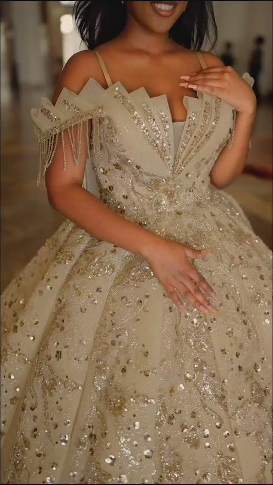 Ball gown wedding dress