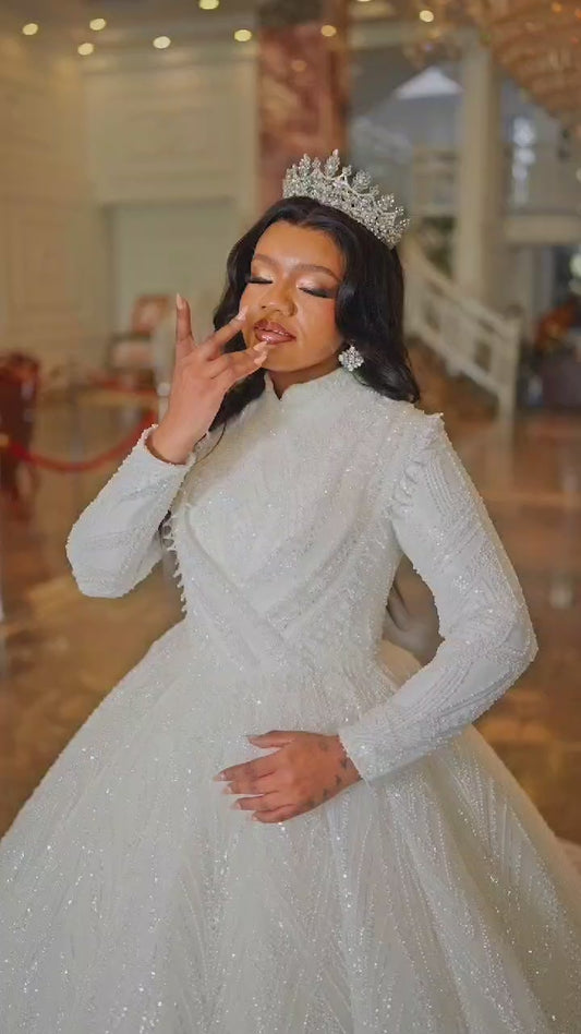 Ball gown wedding dress